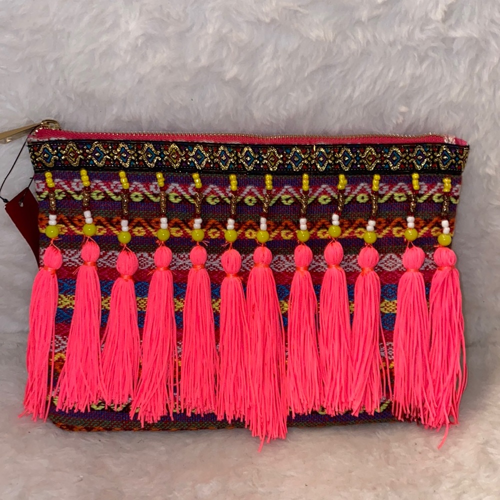 ⬇️Merona Aztec embroidered tassel clutch